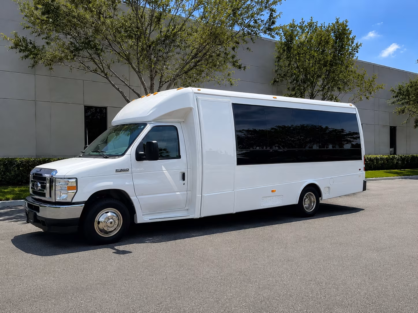 corporate airport transfer buses between murfreesboro and bna