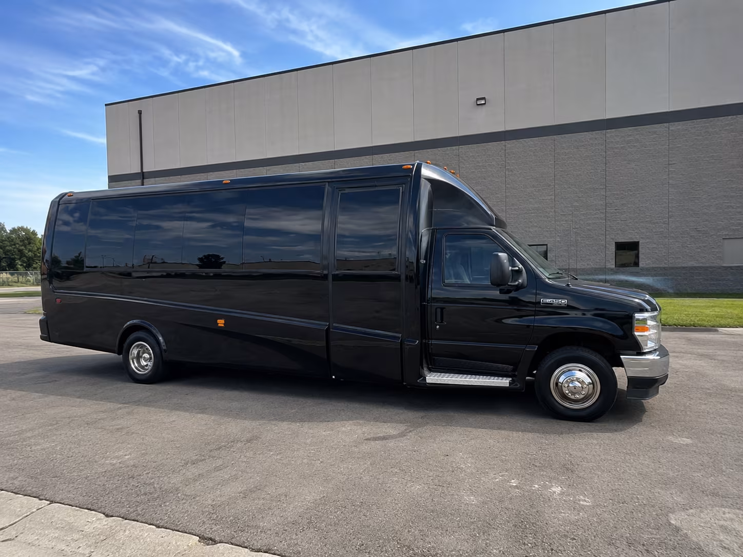 shuttle buses to mtsu s murphy center and on campus events